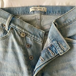 Abercrombie “Dad High Rise” Light-Washed Jeans!
